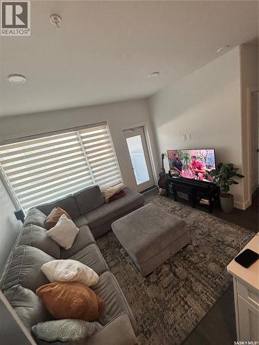 113 105 Willis Crescent, Saskatoon, SK - Indoor Photo Showing Living Room