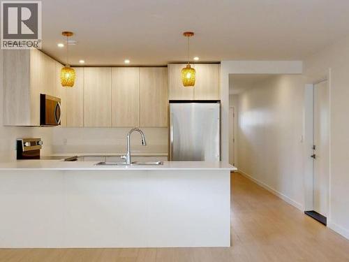 7164 Edgehill Crescent, Powell River, BC - Indoor Photo Showing Kitchen