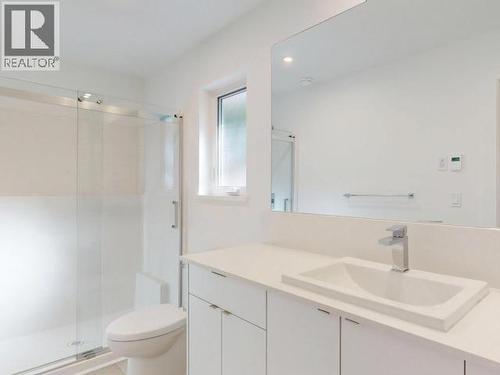7164 Edgehill Crescent, Powell River, BC - Indoor Photo Showing Bathroom