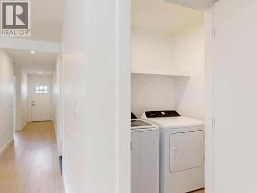 7164 Edgehill Crescent, Powell River, BC - Indoor Photo Showing Laundry Room