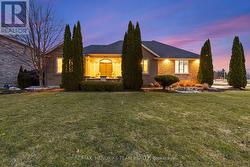 8152 WESTMINSTER DRIVE Niagara Falls (Mt. Carmel), ON L2H 2Y8