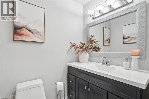 31 Republic Avenue, Hamilton, ON - Indoor Photo Showing Bathroom