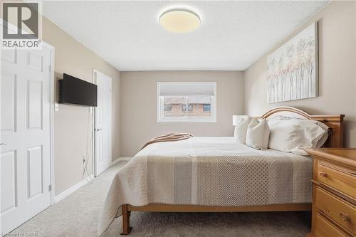 31 Republic Avenue, Hamilton, ON - Indoor Photo Showing Bedroom