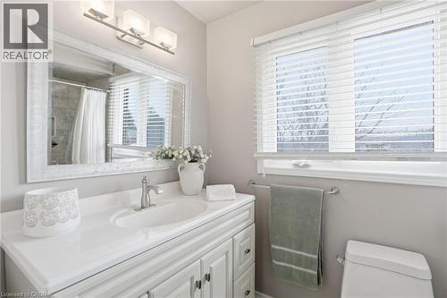 31 Republic Avenue, Hamilton, ON - Indoor Photo Showing Bathroom