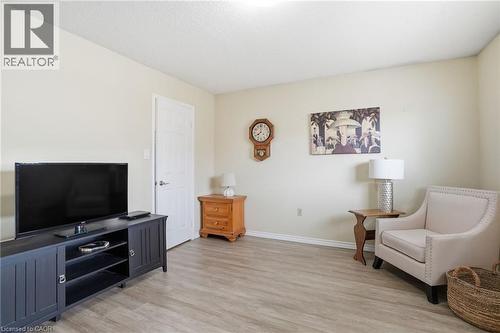 31 Republic Avenue, Hamilton, ON - Indoor Photo Showing Living Room