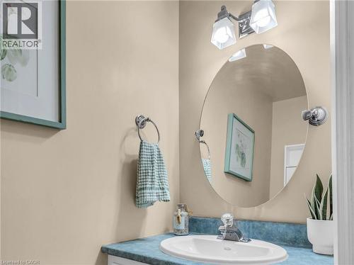 28 Underhill Crescent Unit# 3, Kitchener, ON - Indoor Photo Showing Bathroom