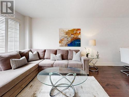 8 Grapevine Road, Caledon, ON - Indoor Photo Showing Living Room