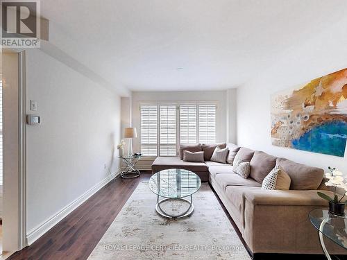 8 Grapevine Road, Caledon, ON - Indoor Photo Showing Living Room