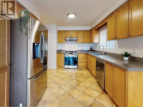 8 Grapevine Road, Caledon, ON - Indoor Photo Showing Kitchen
