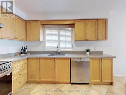 8 Grapevine Road, Caledon, ON - Indoor Photo Showing Kitchen