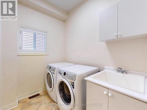 8 Grapevine Road, Caledon, ON - Indoor Photo Showing Laundry Room