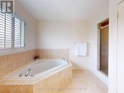 8 Grapevine Road, Caledon, ON - Indoor Photo Showing Bathroom