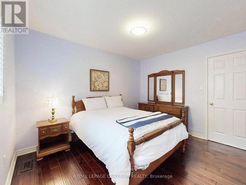 8 Grapevine Road, Caledon, ON - Indoor Photo Showing Bedroom