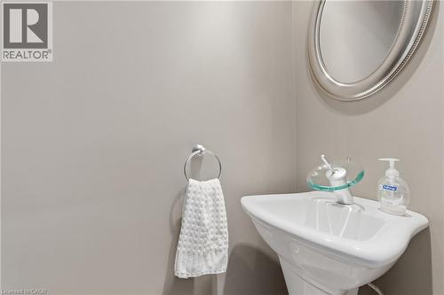 833 Brigadoon Drive, Hamilton, ON - Indoor Photo Showing Bathroom