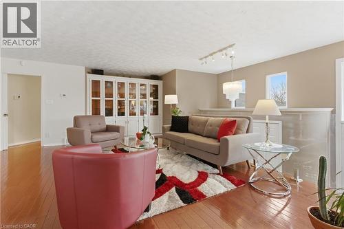 833 Brigadoon Drive, Hamilton, ON - Indoor Photo Showing Living Room
