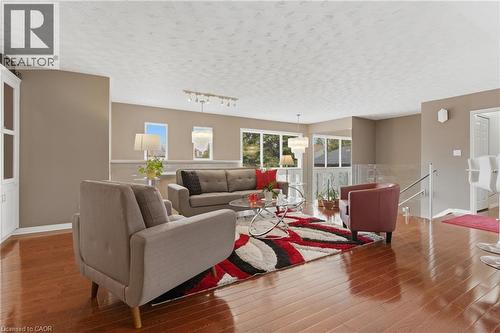 833 Brigadoon Drive, Hamilton, ON - Indoor Photo Showing Living Room