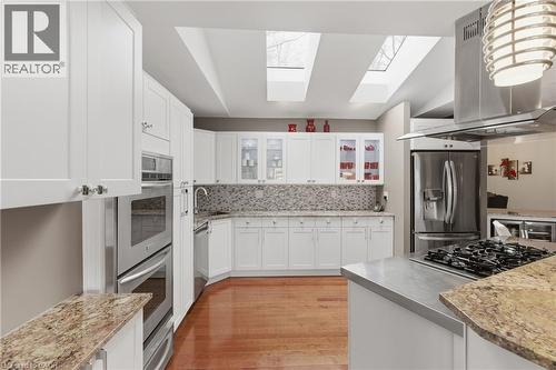 833 Brigadoon Drive, Hamilton, ON - Indoor Photo Showing Kitchen With Upgraded Kitchen