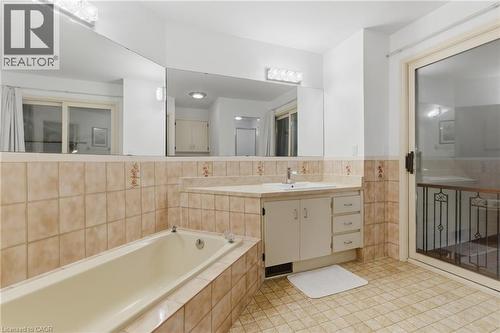 833 Brigadoon Drive, Hamilton, ON - Indoor Photo Showing Bathroom