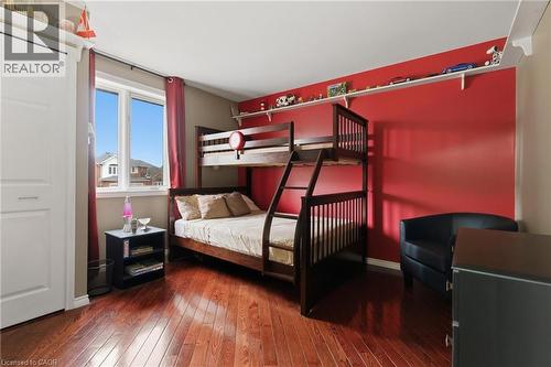 833 Brigadoon Drive, Hamilton, ON - Indoor Photo Showing Bedroom