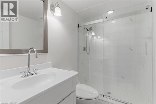 833 Brigadoon Drive, Hamilton, ON - Indoor Photo Showing Bathroom