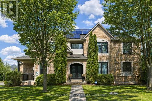 2353 WOODCREST DRIVE  Oakville, ON L6M 4S2