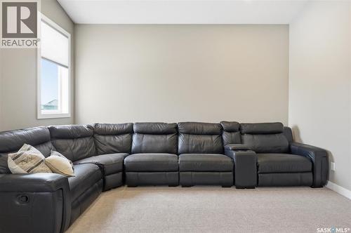611 Ells Crescent, Saskatoon, SK - Indoor Photo Showing Living Room