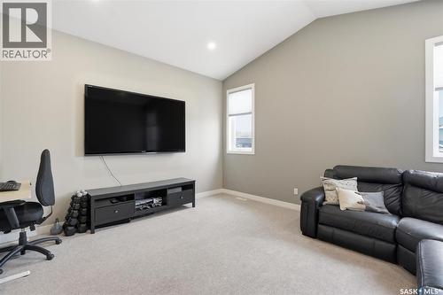 611 Ells Crescent, Saskatoon, SK - Indoor Photo Showing Living Room
