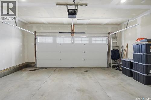 611 Ells Crescent, Saskatoon, SK - Indoor Photo Showing Garage