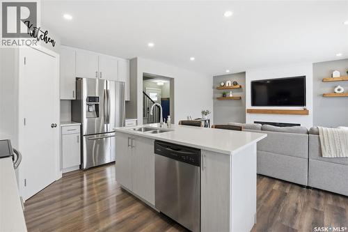 611 Ells Crescent, Saskatoon, SK - Indoor Photo Showing Kitchen With Stainless Steel Kitchen With Double Sink With Upgraded Kitchen