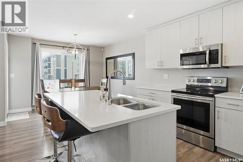 611 Ells Crescent, Saskatoon, SK - Indoor Photo Showing Kitchen With Stainless Steel Kitchen With Double Sink With Upgraded Kitchen