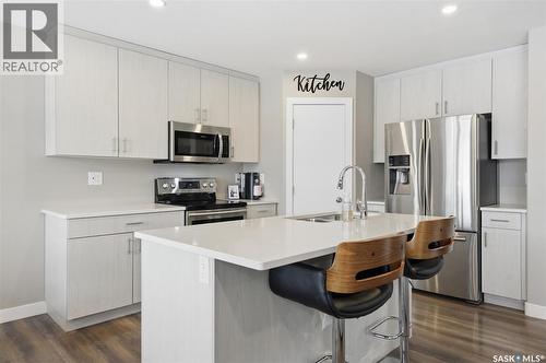 611 Ells Crescent, Saskatoon, SK - Indoor Photo Showing Kitchen With Stainless Steel Kitchen With Double Sink With Upgraded Kitchen