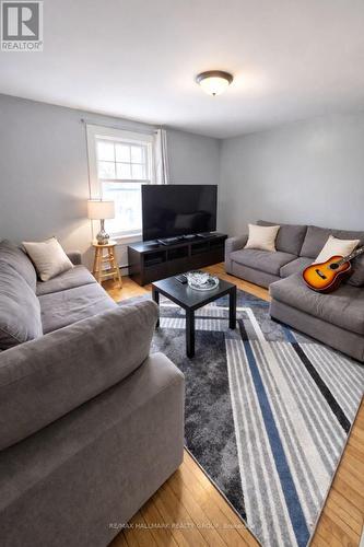 514 Bay Street, Ottawa, ON - Indoor Photo Showing Living Room