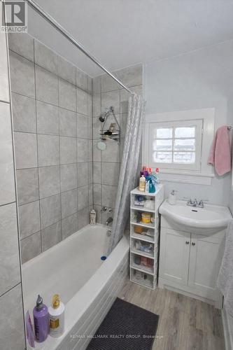 514 Bay Street, Ottawa, ON - Indoor Photo Showing Bathroom