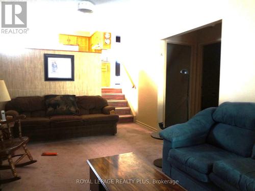 4170 Treetop Crescent, Mississauga, ON - Indoor Photo Showing Living Room