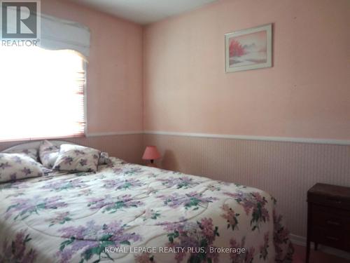 4170 Treetop Crescent, Mississauga, ON - Indoor Photo Showing Bedroom