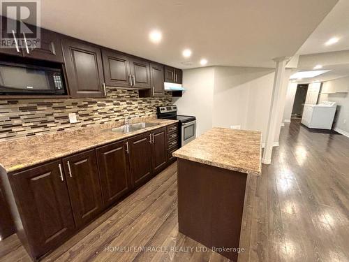 866 Francine Crescent, Mississauga, ON - Indoor Photo Showing Kitchen With Double Sink