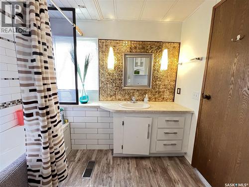 35 Cypress Mobile Home Park, Maple Creek, SK - Indoor Photo Showing Bathroom