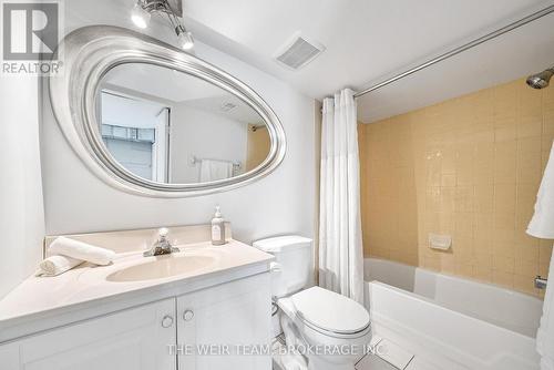10 Eldon Avenue, Toronto, ON - Indoor Photo Showing Bathroom