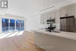 B - 55 HARRIET STREET Toronto, ON M4L 2G1