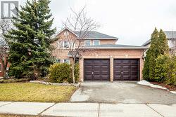25 GRAMPIAN AVENUE Vaughan, ON L6A 2A3