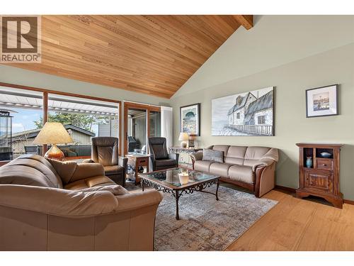 935 Lloyd Jones Drive, West Kelowna, BC - Indoor Photo Showing Living Room
