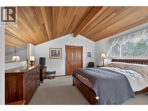 935 Lloyd Jones Drive, West Kelowna, BC - Indoor Photo Showing Bedroom