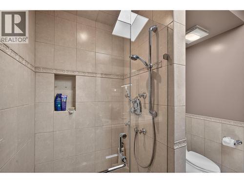 935 Lloyd Jones Drive, West Kelowna, BC - Indoor Photo Showing Bathroom