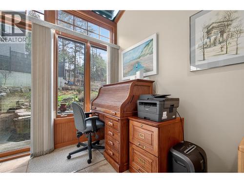 935 Lloyd Jones Drive, West Kelowna, BC - Indoor Photo Showing Office