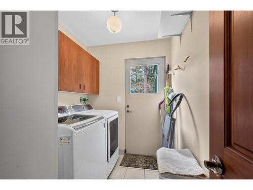 935 Lloyd Jones Drive, West Kelowna, BC - Indoor Photo Showing Laundry Room