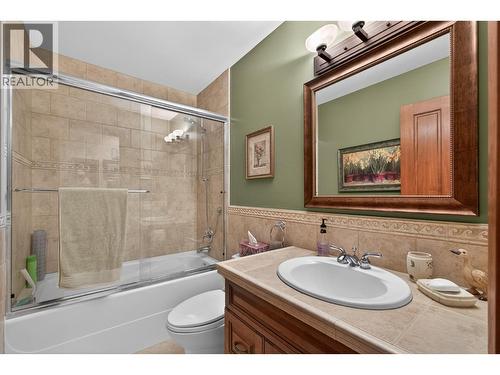 935 Lloyd Jones Drive, West Kelowna, BC - Indoor Photo Showing Bathroom