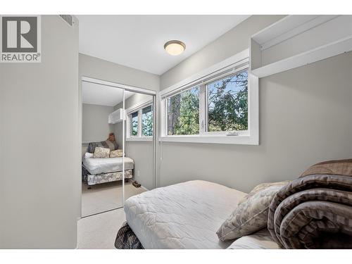 935 Lloyd Jones Drive, West Kelowna, BC - Indoor Photo Showing Bedroom
