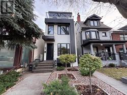 LOWER - 17 HOCKEN AVENUE Toronto, ON M6G 2K1