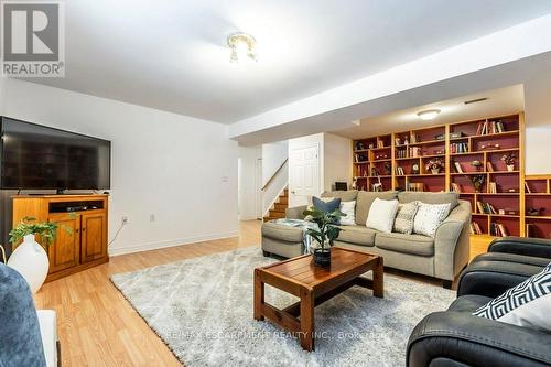62 Spadara Drive, Hamilton, ON - Indoor Photo Showing Living Room