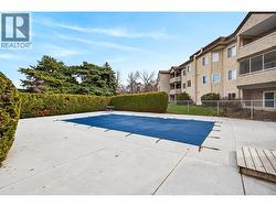 Outdoor pool - 